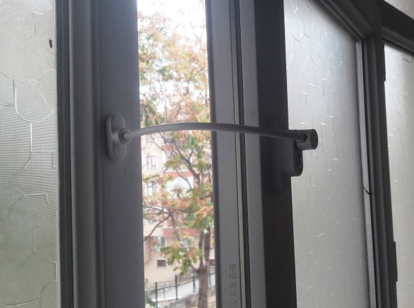 Pencere Emniyet Halatlı Güvenlik Kilitlerimiz Takıldı